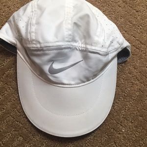 White nike dri fit hat